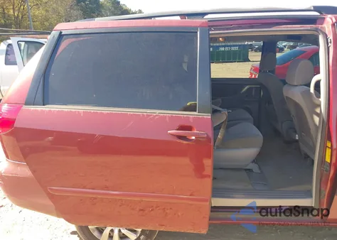 2008 Toyota Sienna Le z USA, uszkodzony, nr VIN 5TDZK23C38S101450